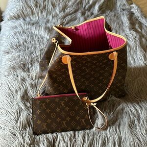 Brand new Neverfull Louis Vuitton Tote Bag and Wristlet